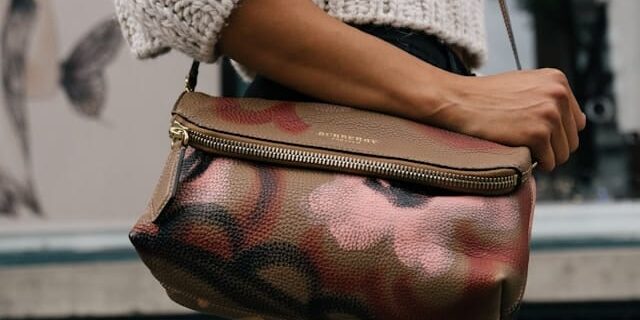 sai-de-silva-4o23nx9hH6o-unsplash What Is In Your Bag?